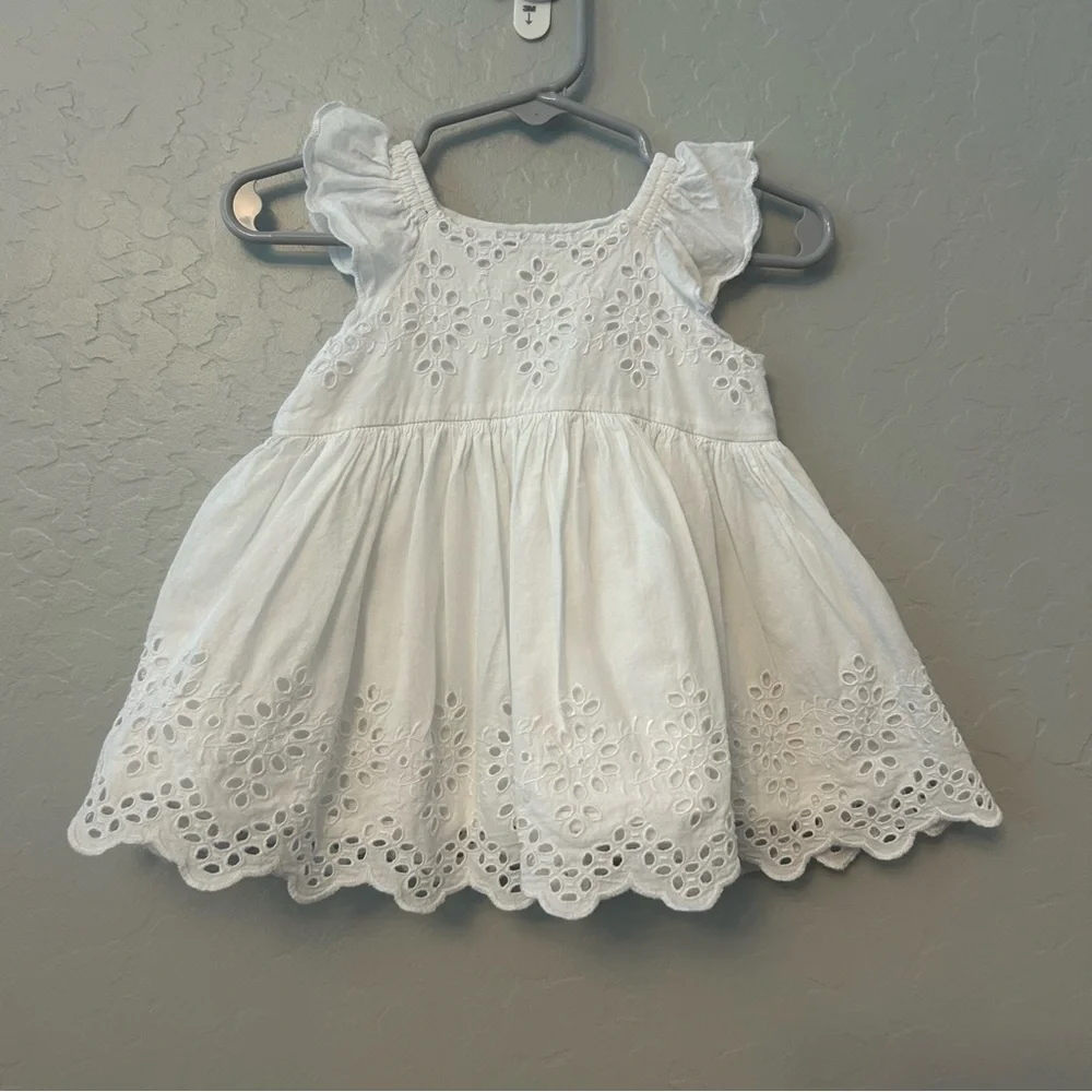 Baby Gap white eyelet dress with flutter sleeves 3-6 months